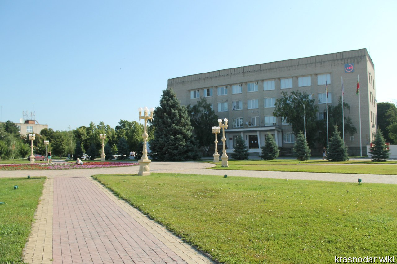 Полтавская, администрация