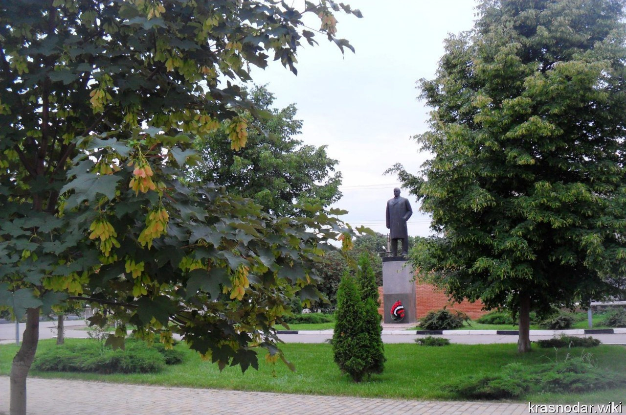 Полтавская, памятник В.И. Ленину