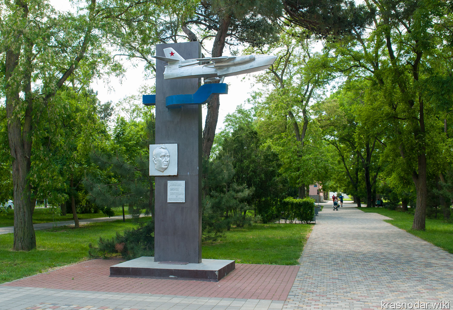 Анапа, Памятный знак конструктору гидросамолетов А.С.Корытину