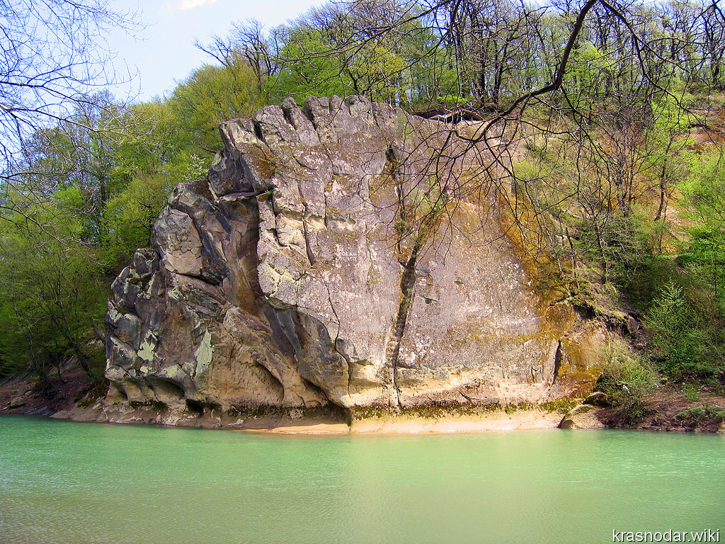 Горячий ключ, Скала 'Петушок' (Скала 'Спасения')