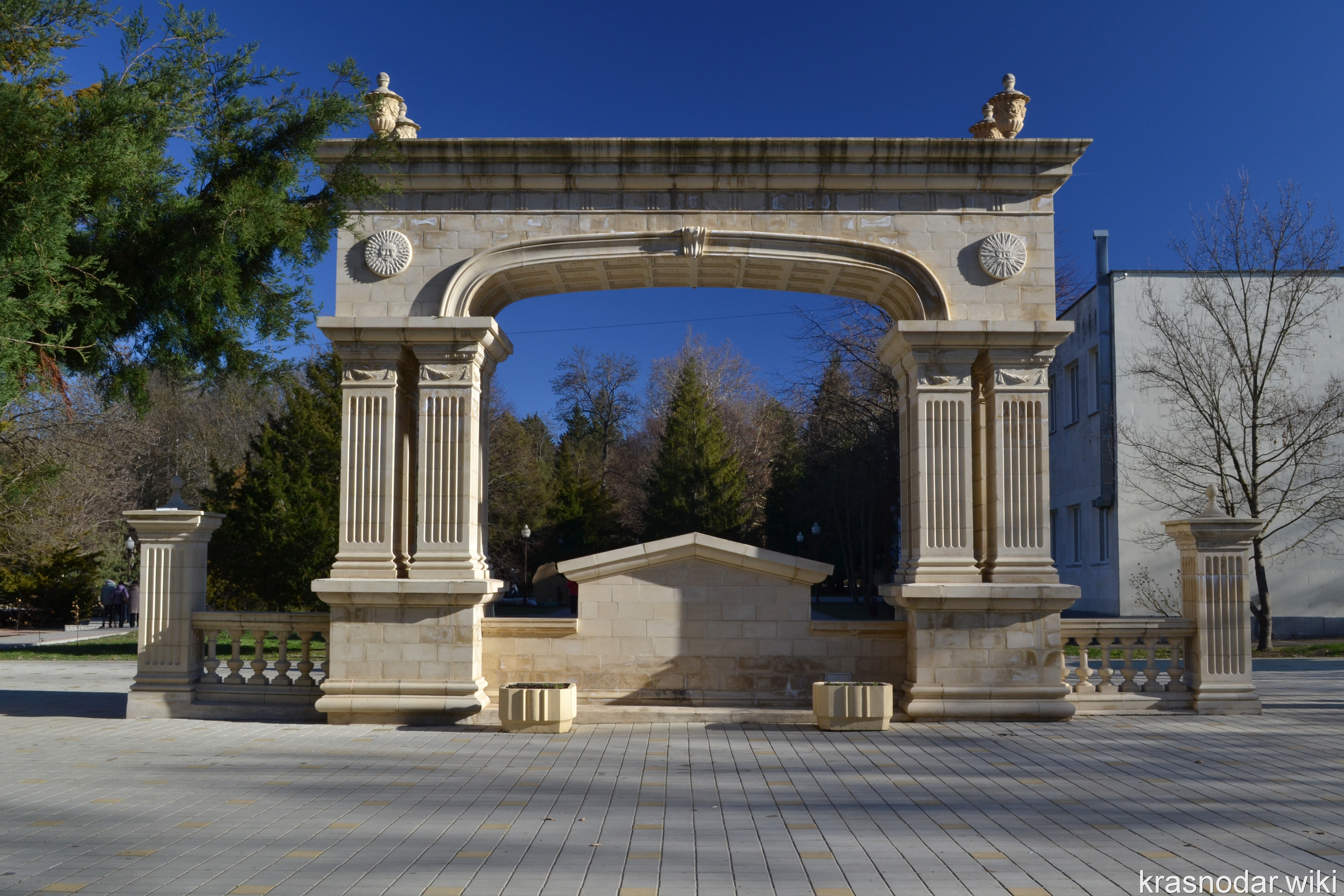 Горячий ключ, Триумфальная арка в честь 145-летия курорта