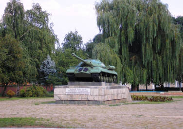 Армавир, Памятник «Танк» на площади 40-летия Победы