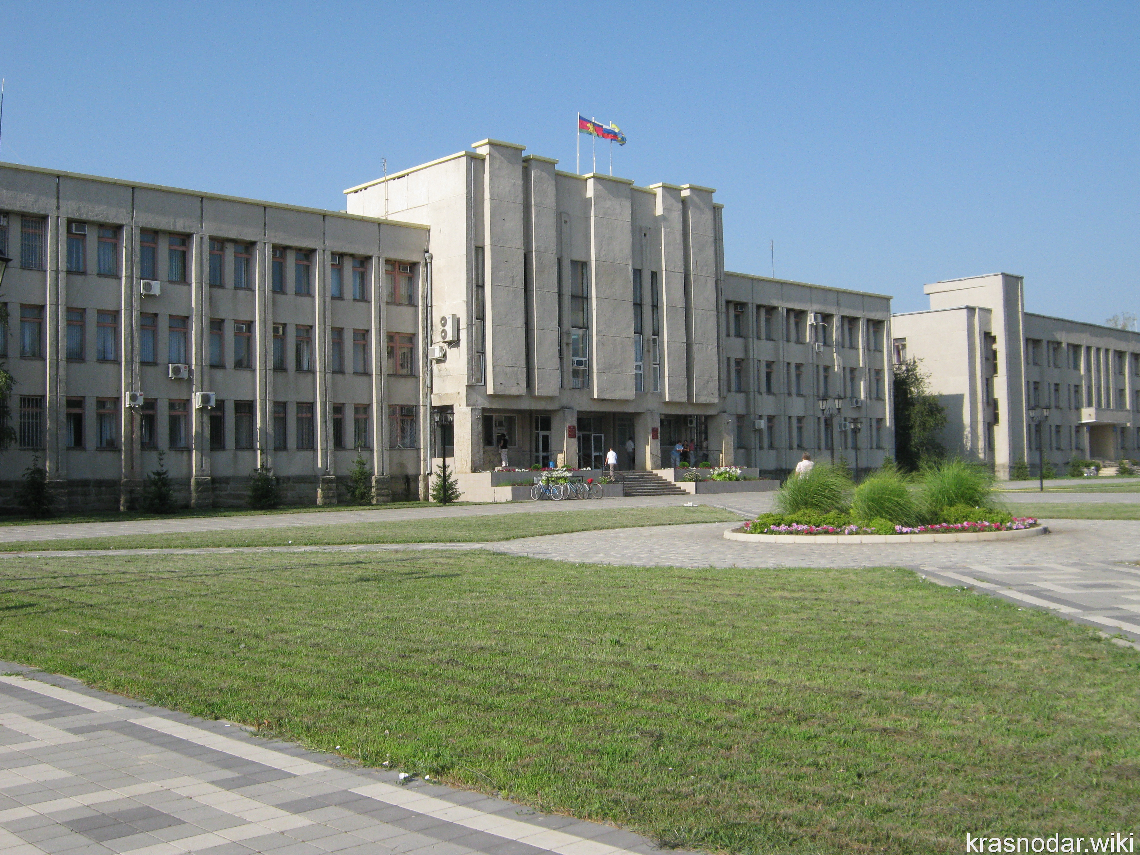 Калининская, Администрация