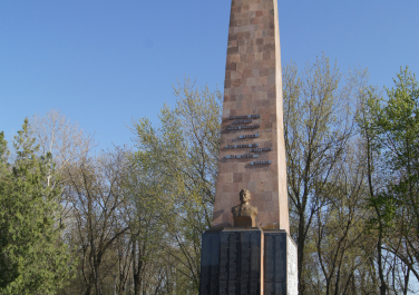 Калининская, Обелиск землякам, погибшим в годы Великой Отечественной войны