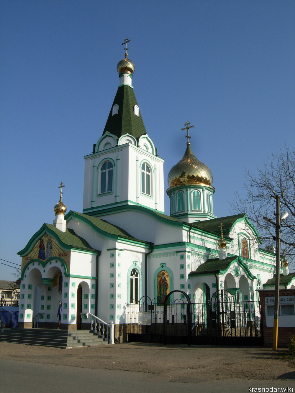 Динская, Храм Троицы Живоначальной