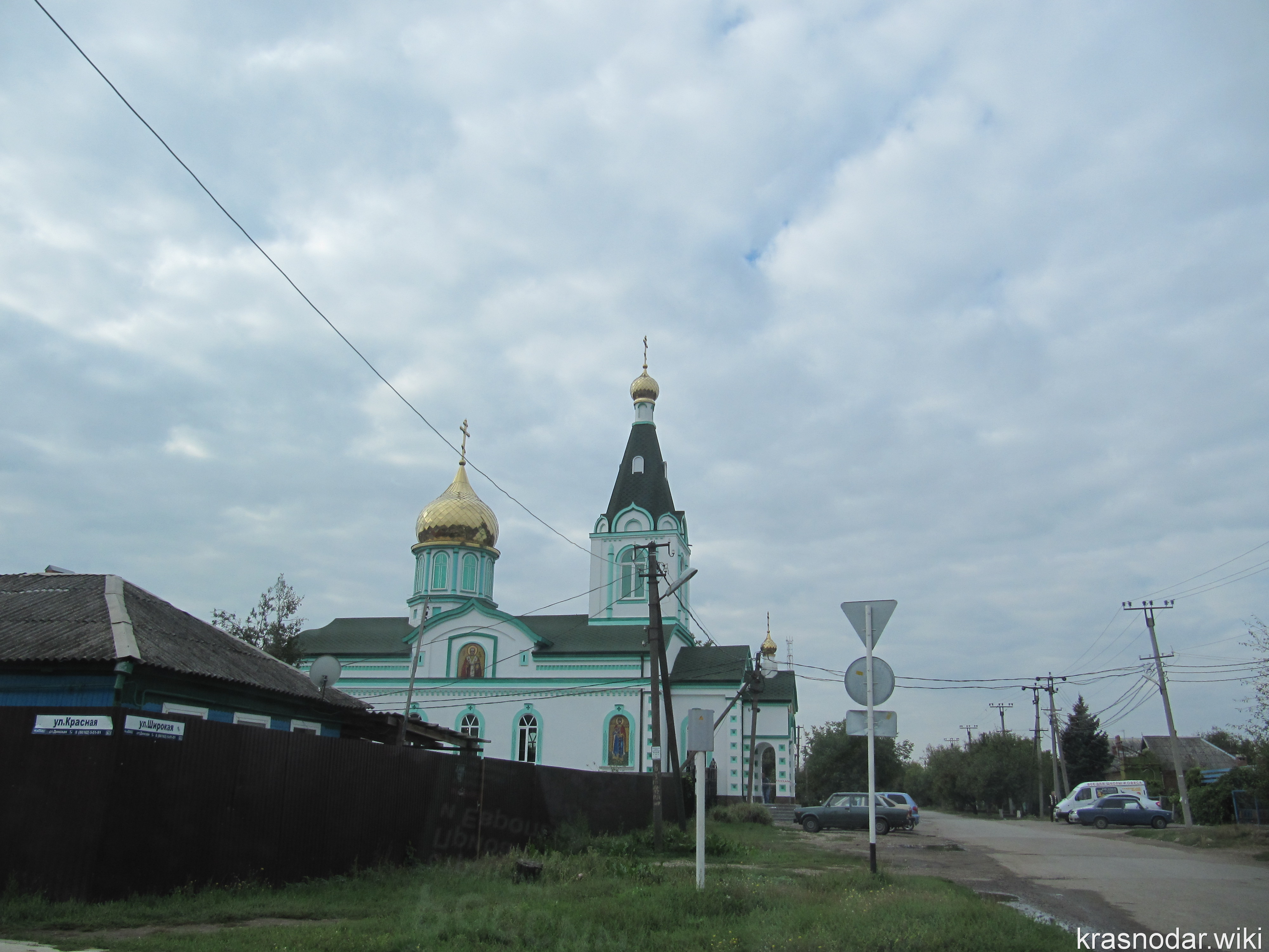 Динская, Храм Троицы Живоначальной