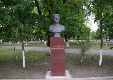 Белореченск, Бюст Иосифу Сталину