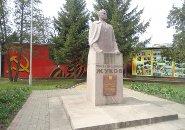 Ленинградская, Памятник Маршалу Г. К. Жукову