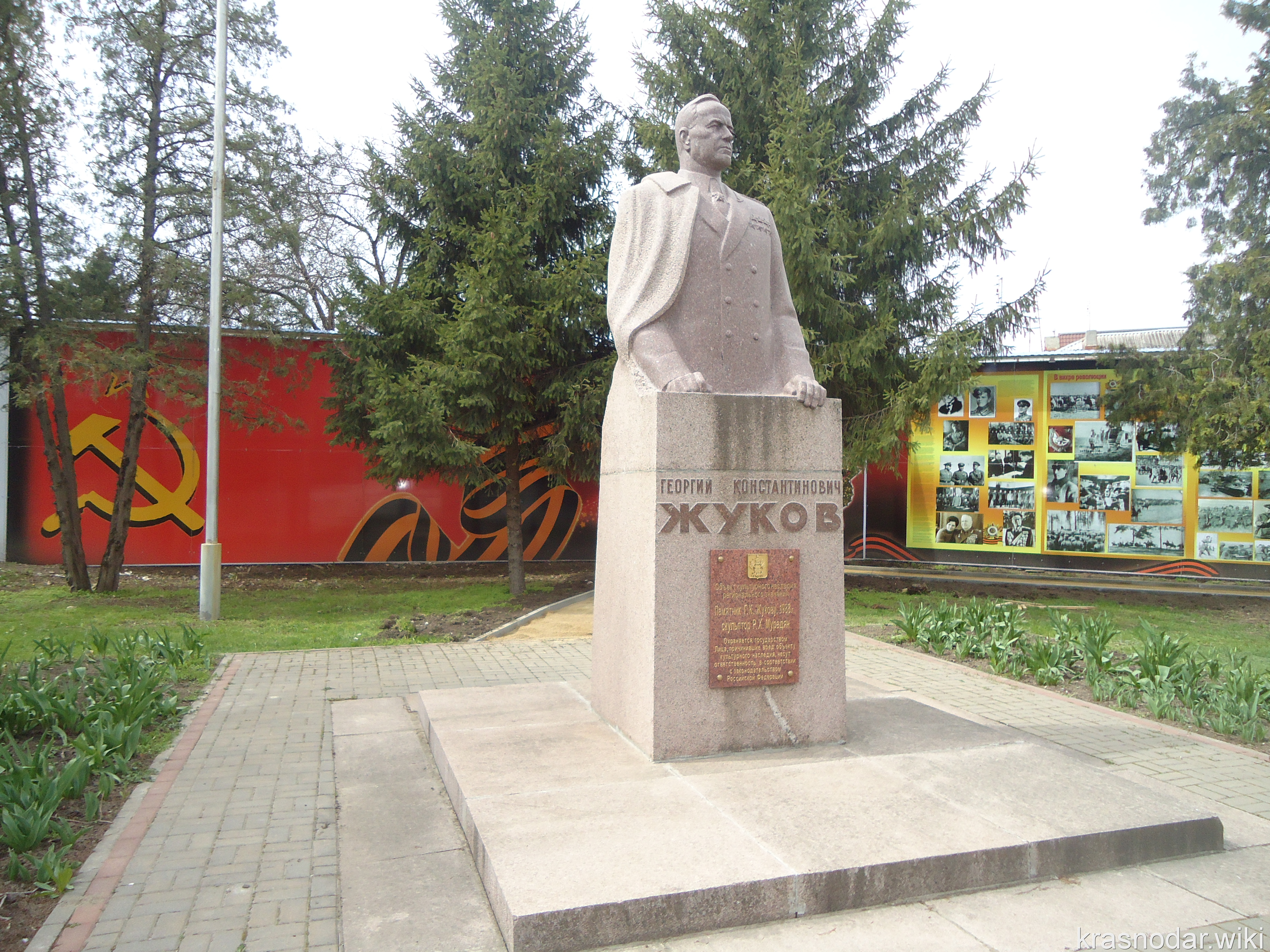 Ленинградская, Памятник Маршалу Г. К. Жукову
