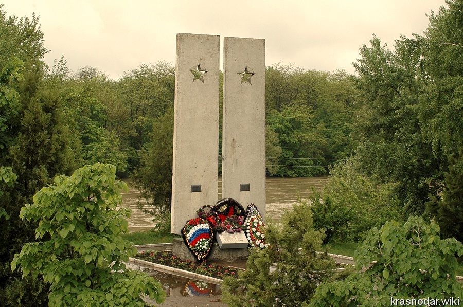 Кропоткин, Обелиск «Лейтенантские погоны»