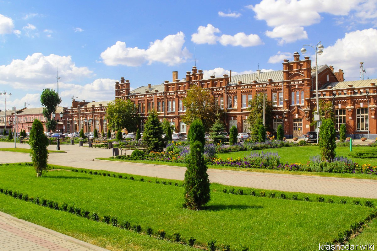 Кропоткин, Привокзальная площадь
