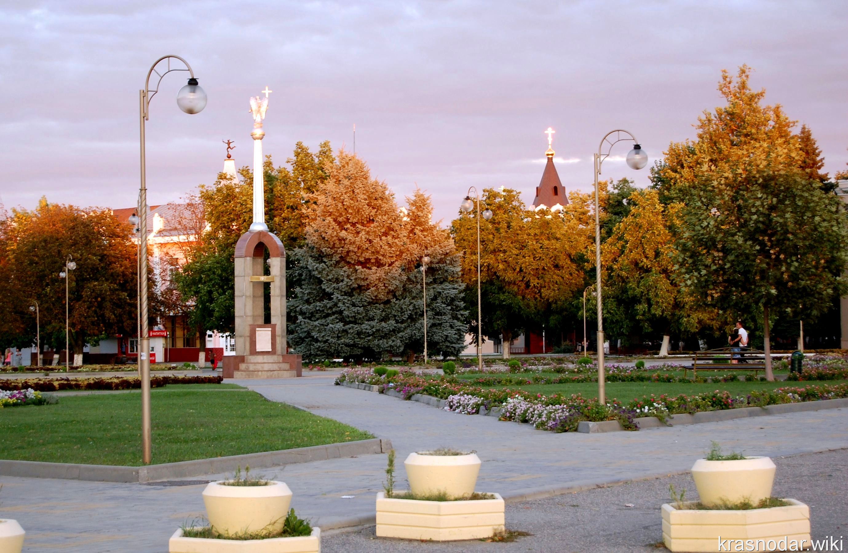 Лабинск, Площадь перед ДК