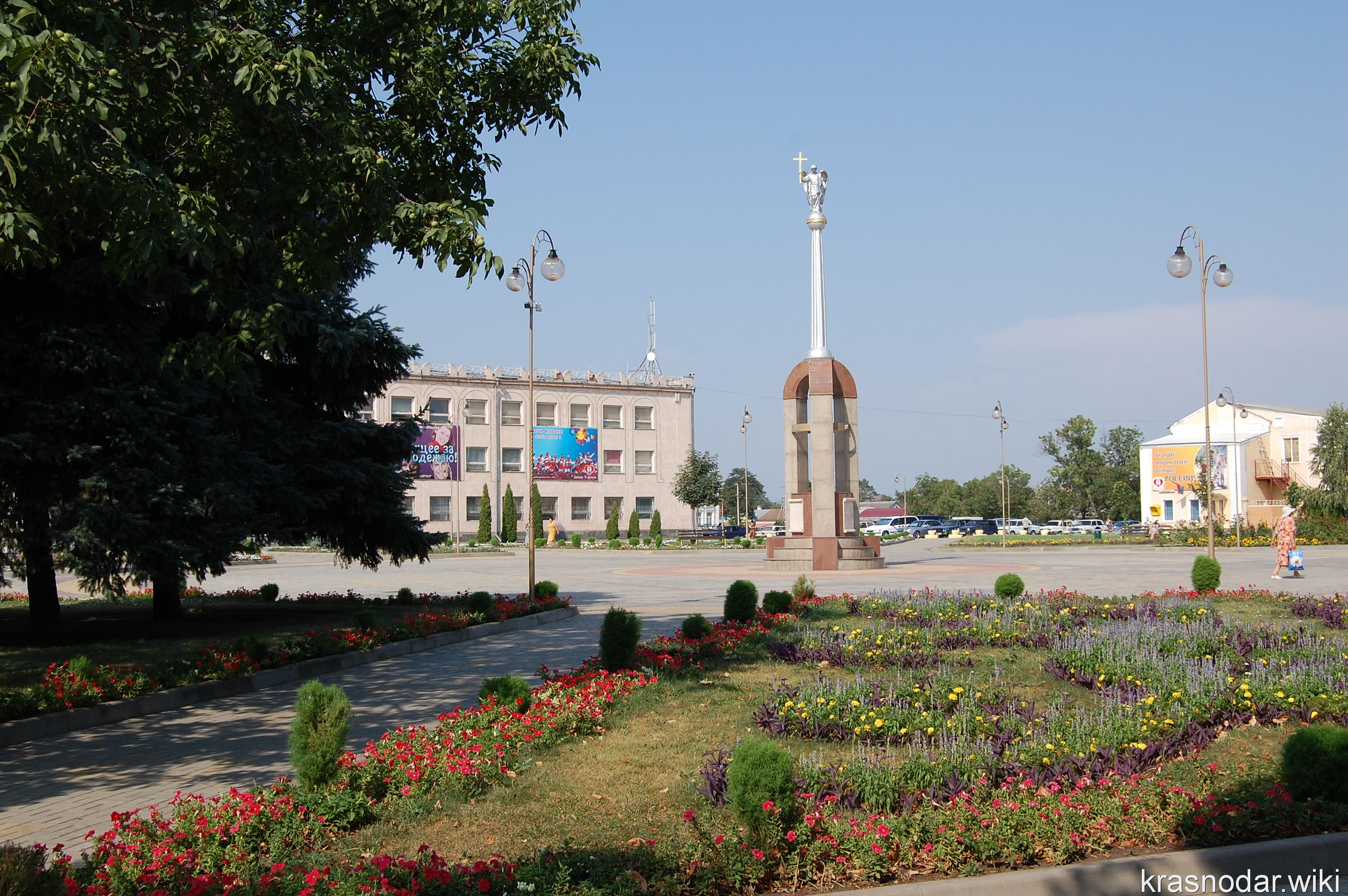 Лабинск, Площадь перед ДК