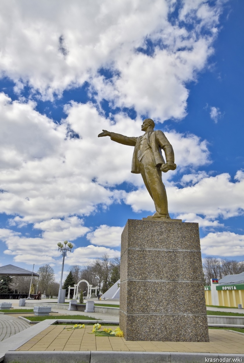 Выселки, памятник В.И. Ленину