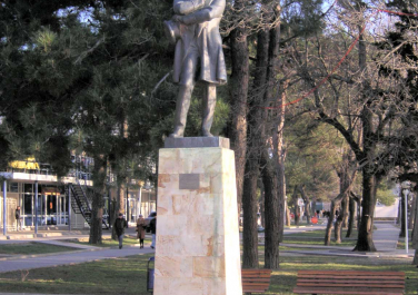 Геленджик, Памятник М. Ю. Лермонтову