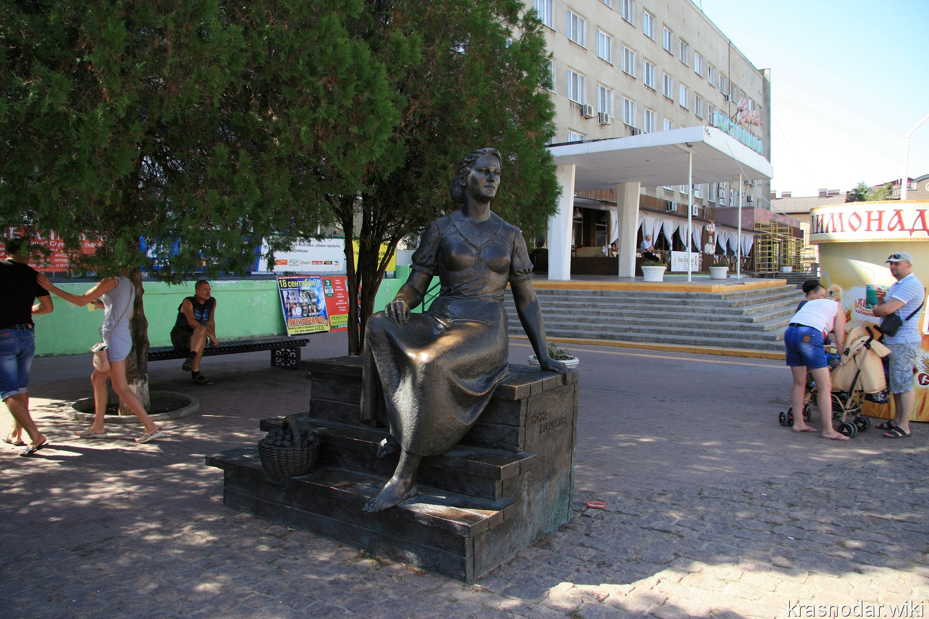 Ейск, памятник Нонне Мордюковой