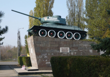 Ейск, Памятник танку «Ейский колхозник»