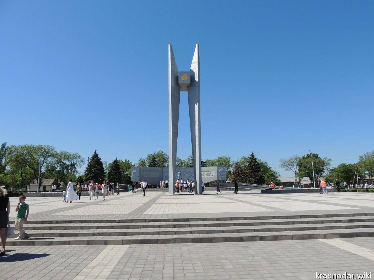 Ейск, Площадь революции
