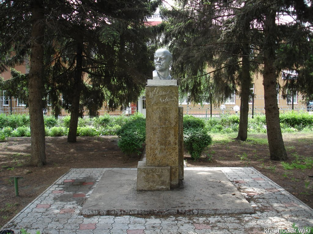 Тихорецк, Бюст Ленина