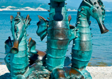 Новороссийск, Бронзовая скульптура три морских конька