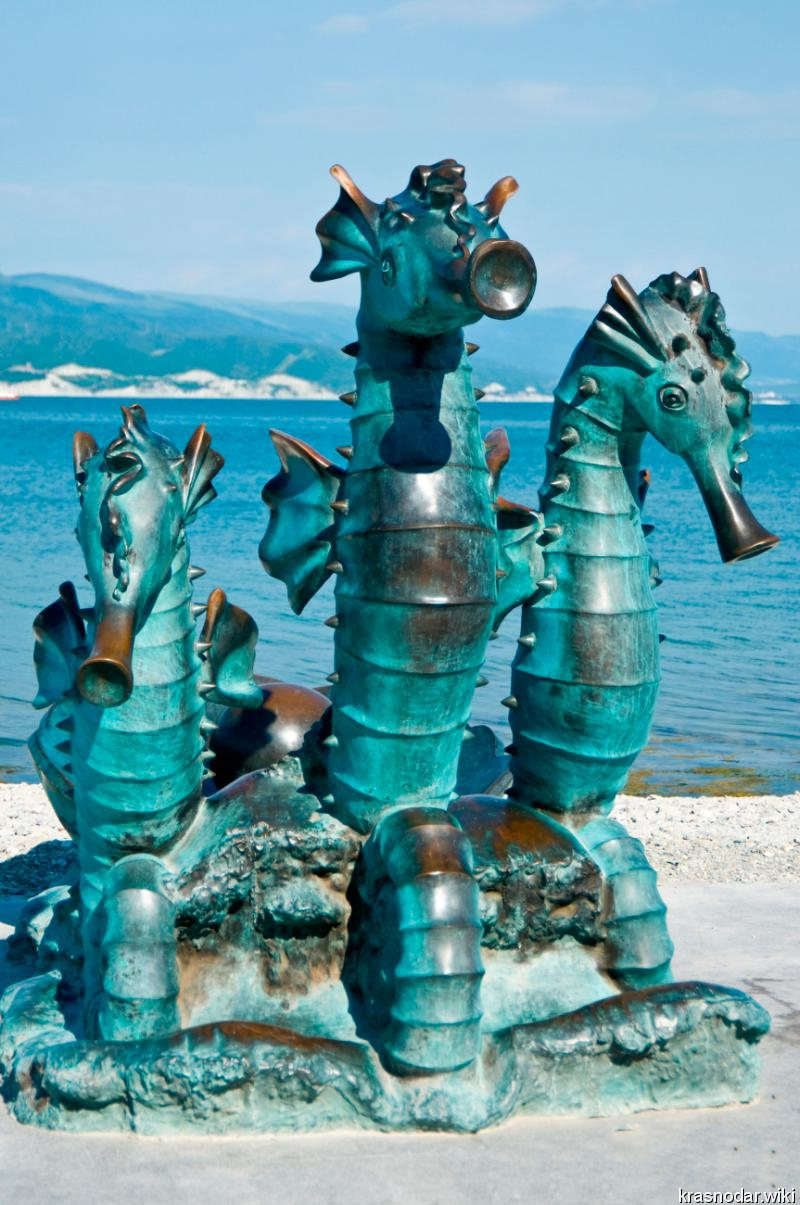 Новороссийск, Бронзовая скульптура три морских конька