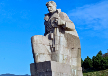 Новороссийск, Памятник 'Морякам революции'