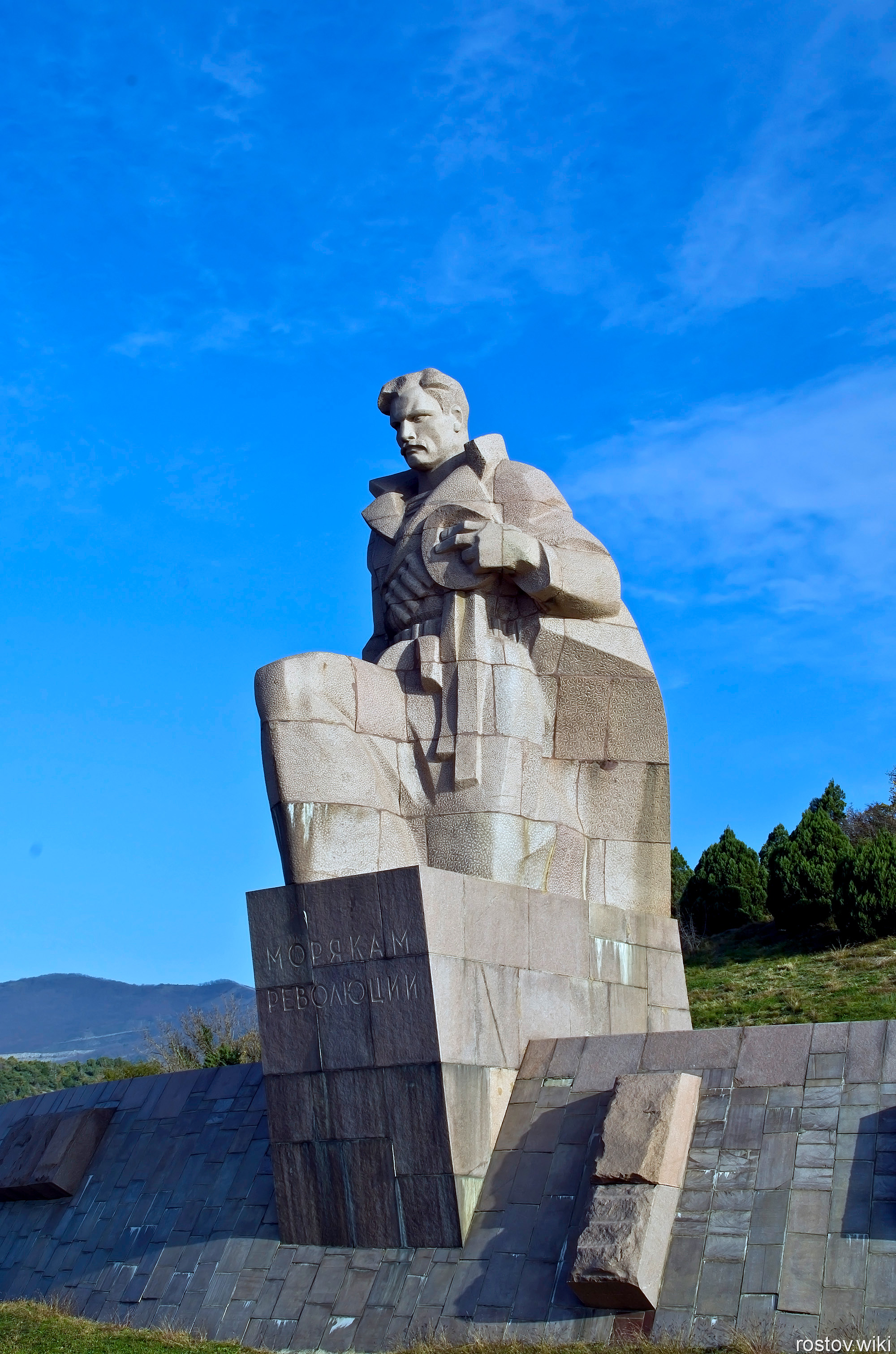 Новороссийск, Памятник 'Морякам революции'