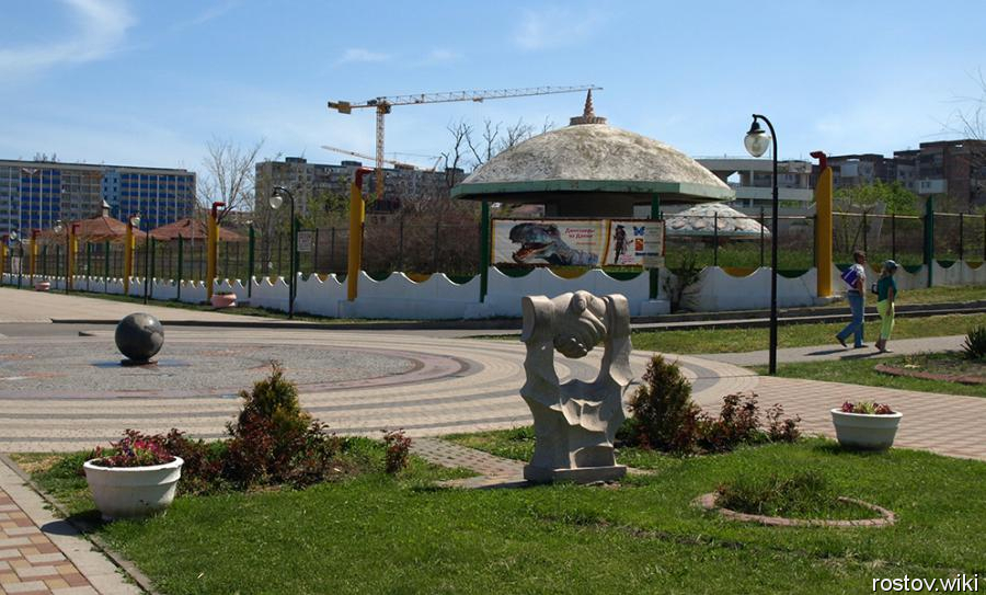 Новороссийск, Памятник рукопожатию
