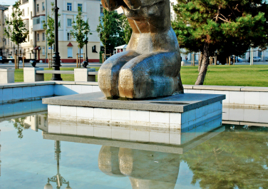 Новороссийск, Памятник-фонтан Дарующая воду, Достопримечательности