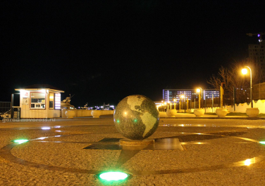 Новороссийск, Скульптура земного шара в парке Фрунзе, Достопримечательности