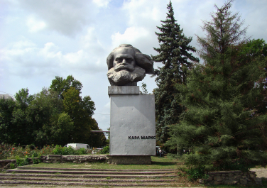 Памятник К. Марксу (на Ейском шоссе)