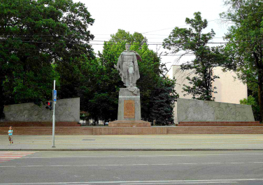 Памятник воинам, принимавшим участие в освобождении города от немецко-фашистских захватчиков