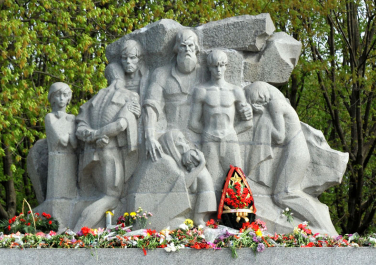 Памятник 13 тысячам краснодарцев-жертвам фашистского террора  (Краснодар)