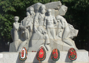 Памятник 13 тысячам краснодарцев-жертвам фашистского террора  (Краснодар)