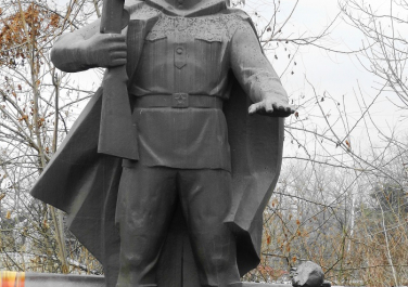 Памятник студентам, преподавателям и сотрудникам Университета, погибшим на фронтах Великой Отечественной войны