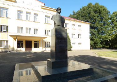 Памятник В.С. Пустовойту