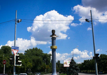 Памятник Г.М. Седину (на пересечении улиц Захарова и Станкостроительной)