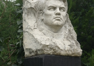 Памятник Ф.А. Лузану