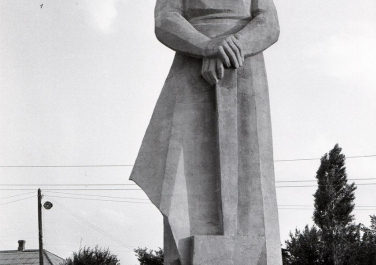 Краснодар,памятник "Человек созидатель", История, Черно-белые