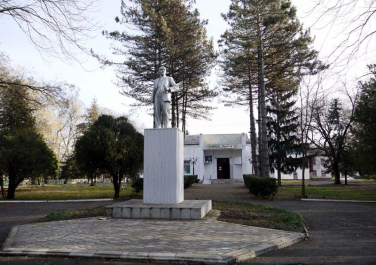 Отрадная, памятник В.И. Ленина