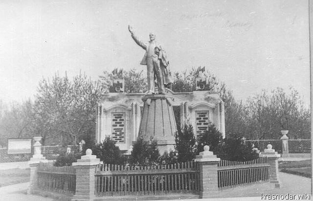 Приморско-Ахтарск, Парк напротив Дома творчества