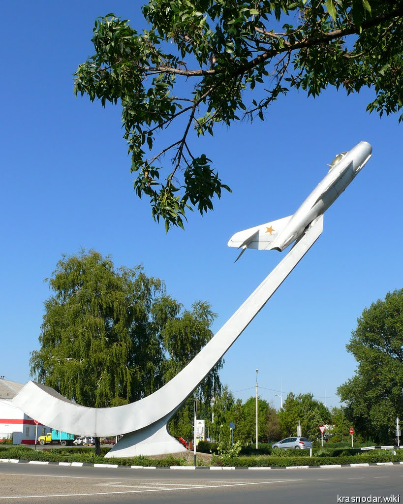 Приморско-Ахтарск, Памятник испытателю Бахчиванджи