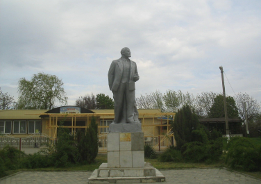 Тбилисская, памятник В.И, Ленину