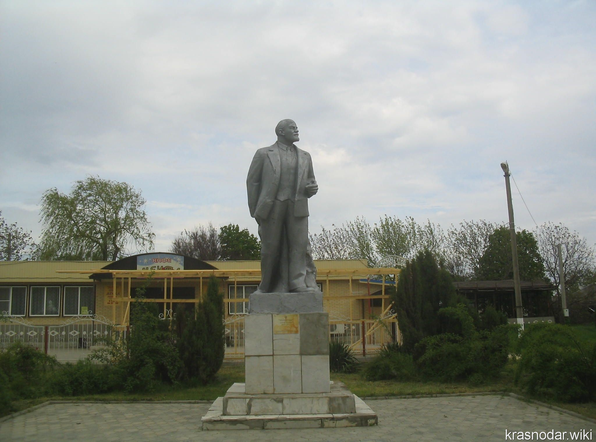 Тбилисская, памятник В.И, Ленину