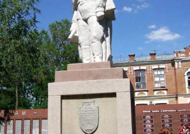Славянск-на-кубани, Памятник погибшим воинам в городе