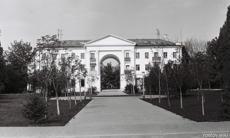 Краснодар, дом на перекрестке