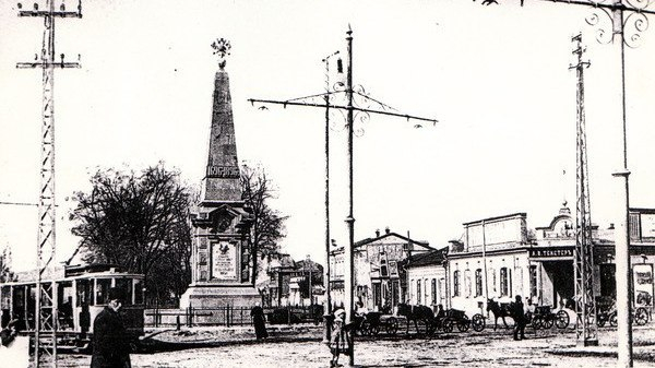 Краснодар,Обелиск в честь 200-летия кубанского казачества